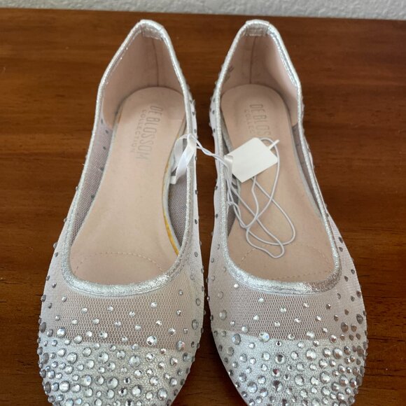 NWT De Blossom Collection Womens Silver Embellished Ballet Flats Size 6.5 - Picture 2 of 10
